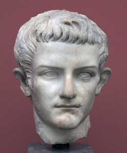 Buste_en_marbre_Caligula